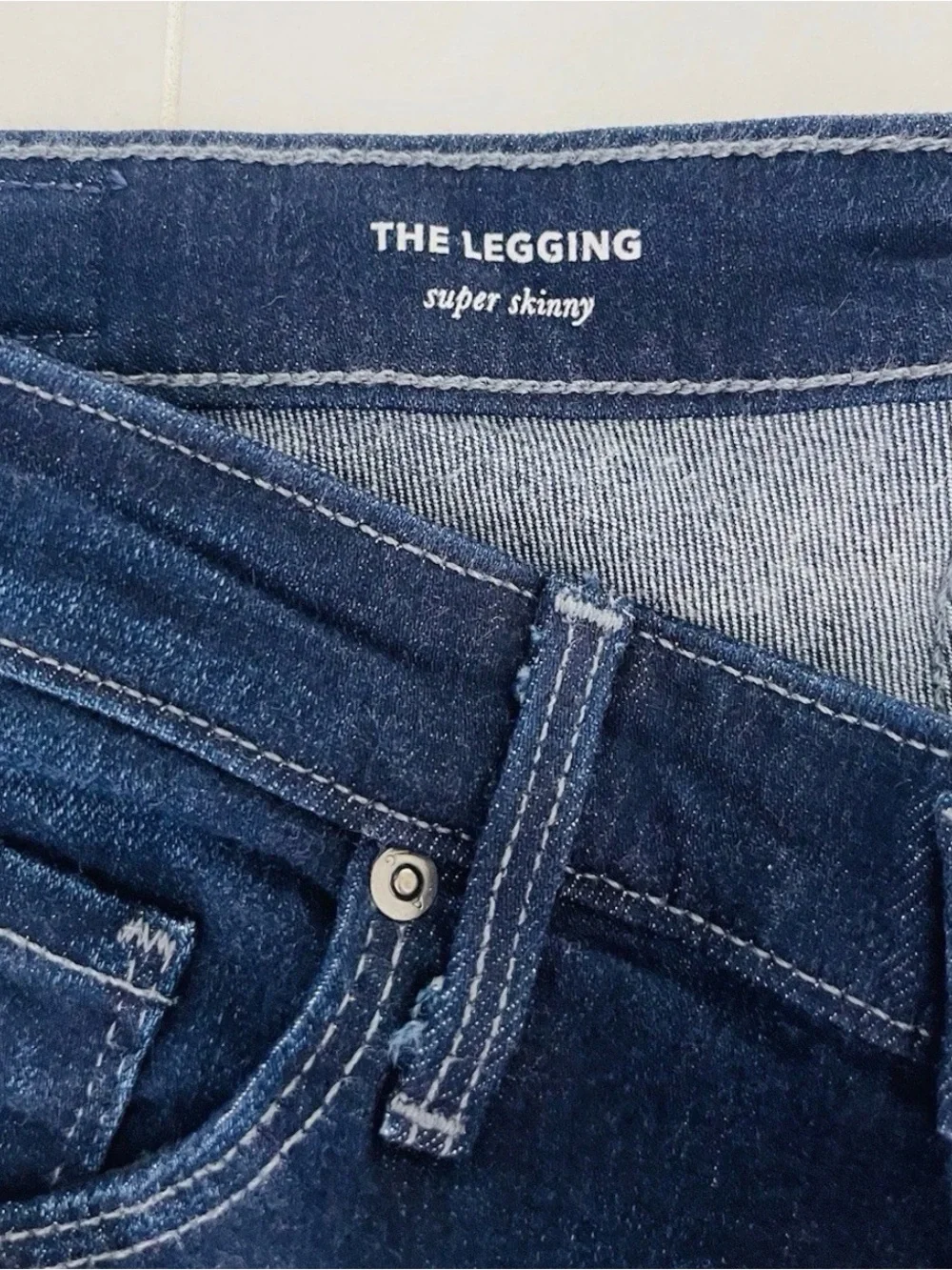 AG The Legging Super Skinny Denim Size 27 - Picture 5 of 9